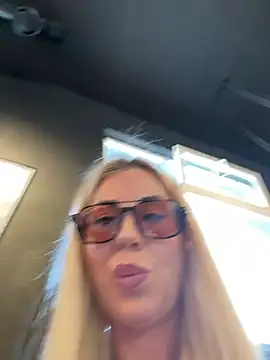 Snapshot of LisaMurr chatting on 14, 5, 2026 LisaMurr online show from 14, 5, 2026
