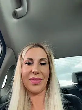 Snapshot of LisaMurr chatting on 23, 4, 2026 LisaMurr online show from 23, 4, 2026
