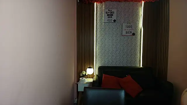 Snapshot of MoriahStorm chatting on 10, 7, 2026 MoriahStorm online show from 10, 7, 2026