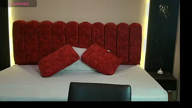 MoriahStorm online show from 8, 4, 2026