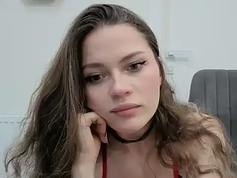 Avelinehowo uwu online show from 7, 4, 2026