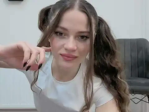 Avelinehowo uwu online show from 30, 3, 2026