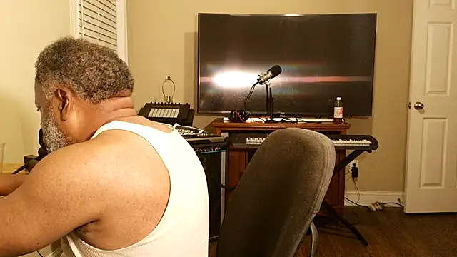 Snapshot of Cleozevo1961 chatting on 22, 7, 2026 Cleozevo1961 online show from 22, 7, 2026
