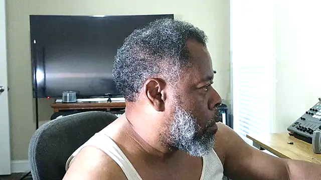 Snapshot of Cleozevo1961 chatting on 7, 8, 2026 Cleozevo1961 online show from 7, 8, 2026