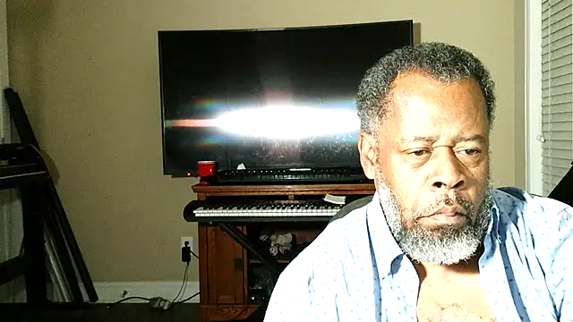 Snapshot of Cleozevo1961 chatting on 2, 8, 2026 Cleozevo1961 online show from 2, 8, 2026