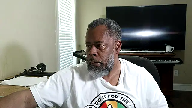 Snapshot of Cleozevo1961 chatting on 9, 7, 2026 Cleozevo1961 online show from 9, 7, 2026