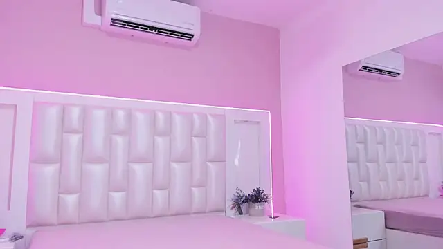 Liia Collins online show from 10, 4, 2026