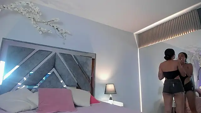 cloe taylor  25 online show from 6, 3, 2026