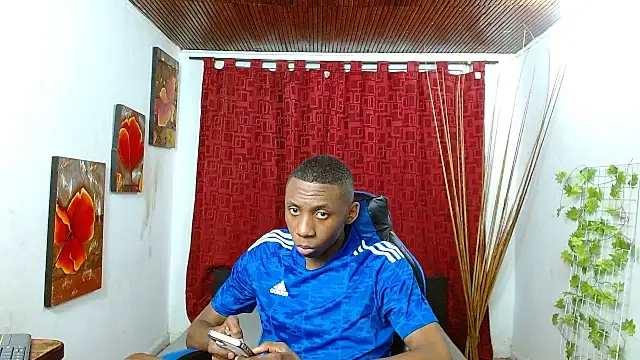 Snapshot of milo018 chatting on 30, 4, 2026 milo018 online show from 30, 4, 2026