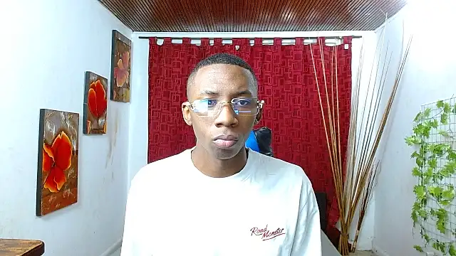 Snapshot of milo018 chatting on 5, 5, 2026 milo018 online show from 5, 5, 2026