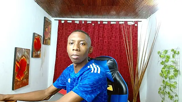 Snapshot of milo018 chatting on 30, 4, 2026 milo018 online show from 30, 4, 2026