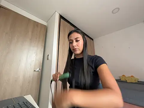 Tifqueen online show from 17, 4, 2026