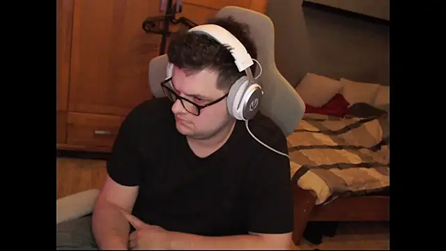 Whyteshadow4235 online show from 23, 2, 2026