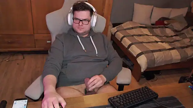 Whyteshadow4235 online show from 17, 2, 2026