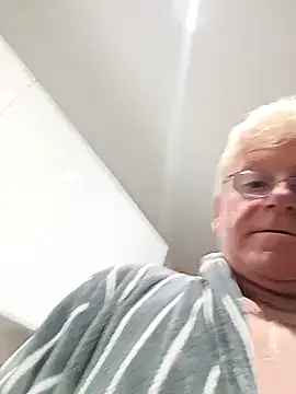 olivbisoumis online show from 30, 3, 2026