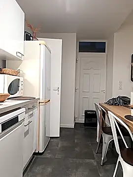 olivbisoumis online show from 17, 4, 2026