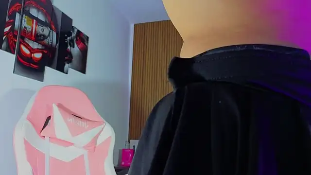 Sophiexx  online show from 9, 4, 2026