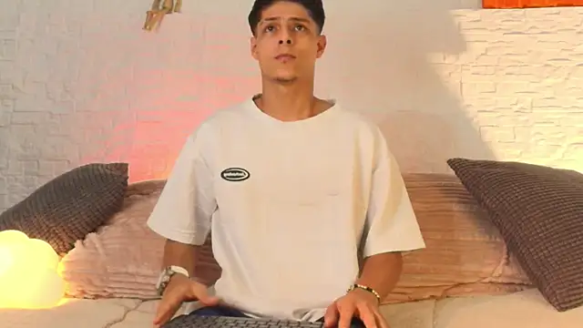 Eliassalvatore  online show from 29, 4, 2026