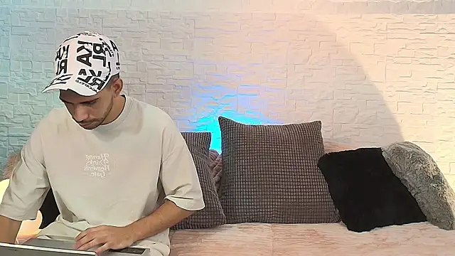 Eliassalvatore  online show from 3, 5, 2026