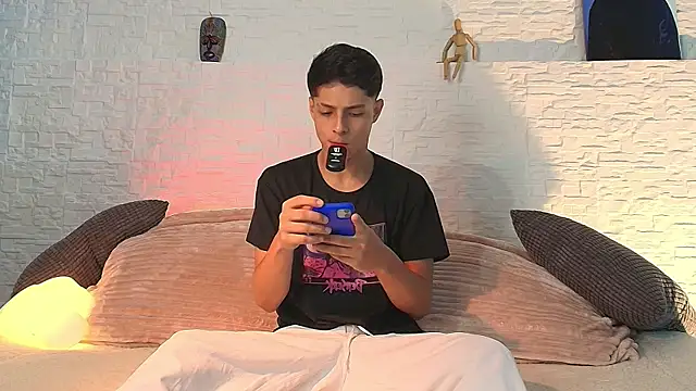 Eliassalvatore  online show from 28, 4, 2026