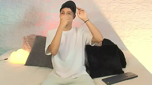 Eliassalvatore  online show from 1, 5, 2026