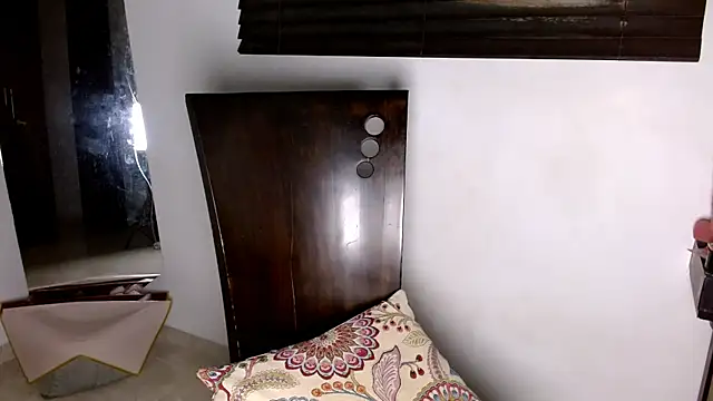 MiaDiamontLatin online show from 21, 4, 2026