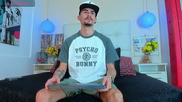 SharonTygaX online show from 15, 4, 2026