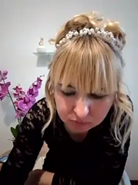 -Nefertiti- online show from 2, 3, 2026