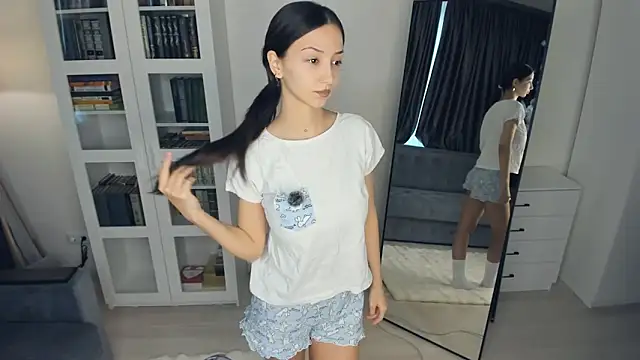 littleevilon online show from 20, 2, 2026