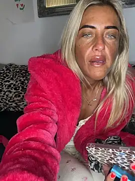 ScarlettGold  online show from 24, 4, 2026