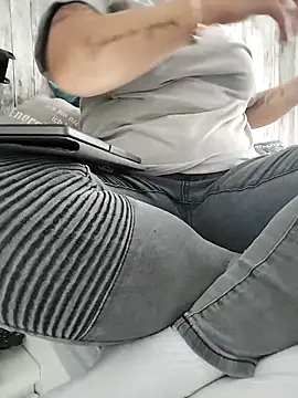 Emma12117 online show from 24, 3, 2026