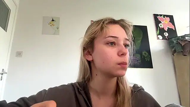 Snapshot of SourMidday chatting on 24, 4, 2026 SourMidday online show from 24, 4, 2026