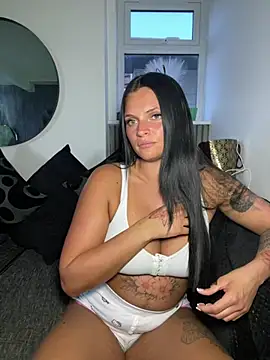 Snapshot of Destinylovex chatting on 25, 4, 2026 Destinylovex online show from 25, 4, 2026