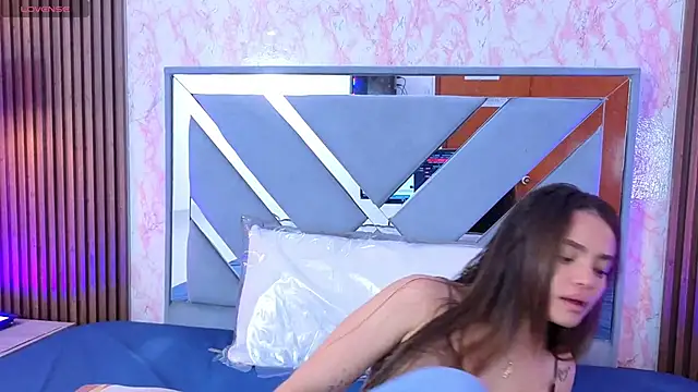 LittleeSara18 online show from 3, 5, 2026