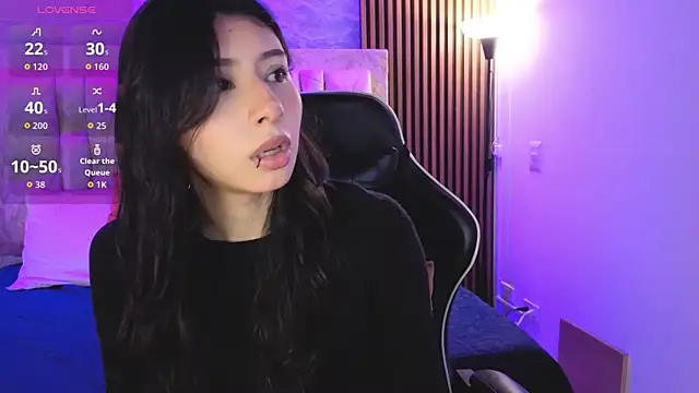 chloe bluee  online show from 21, 4, 2026