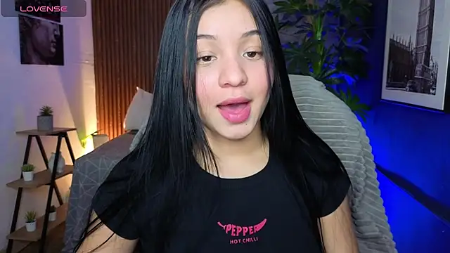 SophyAdams online show from 13, 4, 2026