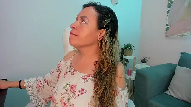 Ivonne 4 online show from 1, 4, 2026