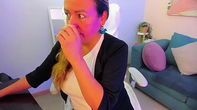 Ivonne 4 online show from 6, 3, 2026