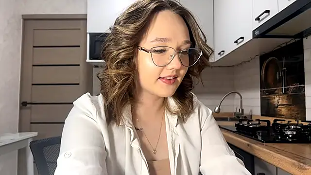 AinaSmith online show from 6, 3, 2026