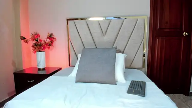 AnnaDenver online show from 10, 4, 2026