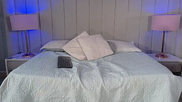 Emily  Stef online show from 3, 6, 2026