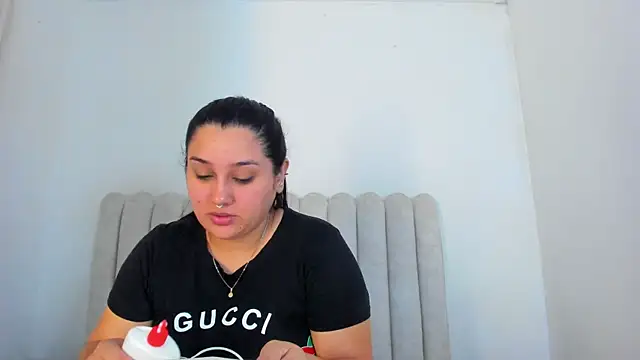 MiaFoox   online show from 22, 4, 2026