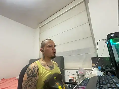 Snapshot of Maximo_Garcia17 chatting on 14, 3, 2026 Maximo Garcia17 online show from 14, 3, 2026