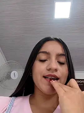 DulceCaroX online show from 16, 6, 2026