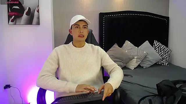 NewYoungHot online show from 10, 4, 2026