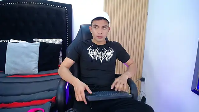 NewYoungHot online show from 22, 4, 2026