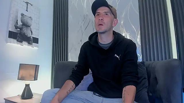 Milanwhite  online show from 20, 2, 2026