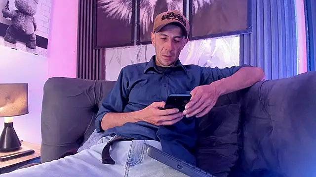 Milanwhite  online show from 4, 3, 2026