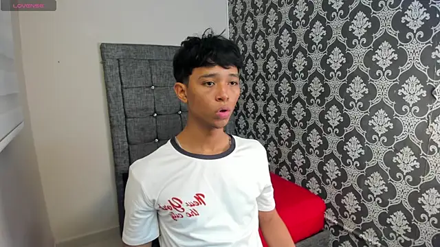 Snapshot of Little_Twink19x chatting on 1, 7, 2026 Little Twink19x online show from 1, 7, 2026