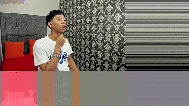 Snapshot of Little_Twink19x chatting on 24, 6, 2026 Little Twink19x online show from 24, 6, 2026